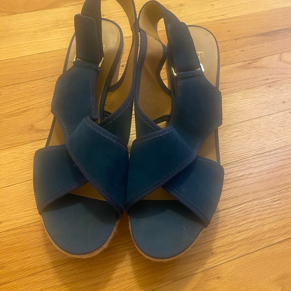 Navy wedges